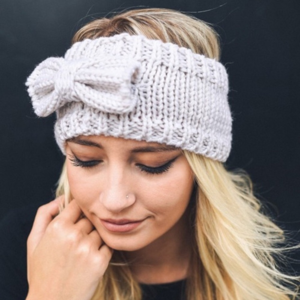 (2/$22) Sale ❄️Ivory Knitted Bow Headband🍂